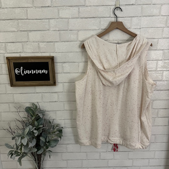 LIVI ACTIVE Lane Bryant Sleeveless V-Neck French Terry Hooded Tank - Picture 6 of 9